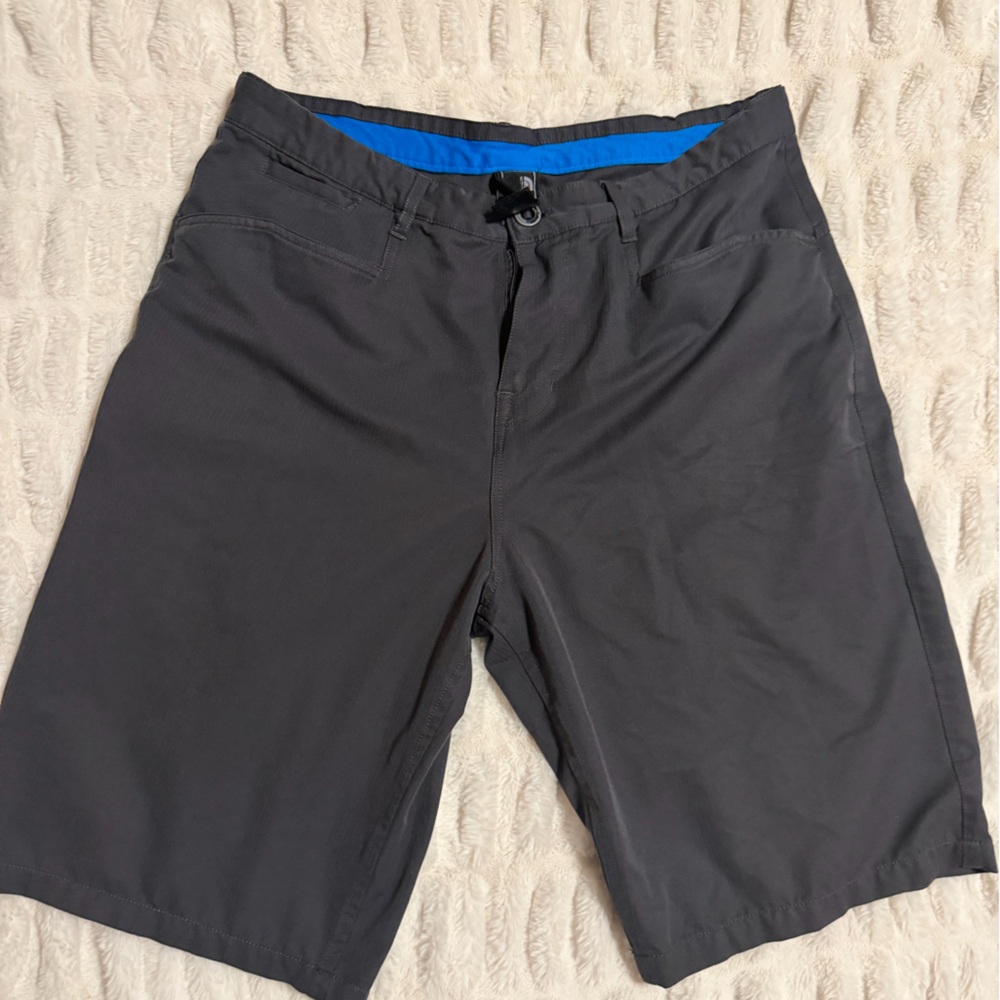 The North Face Men's Cargo Shorts - Dark Gray